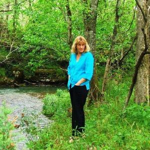 Meet your Posher, Adrienne